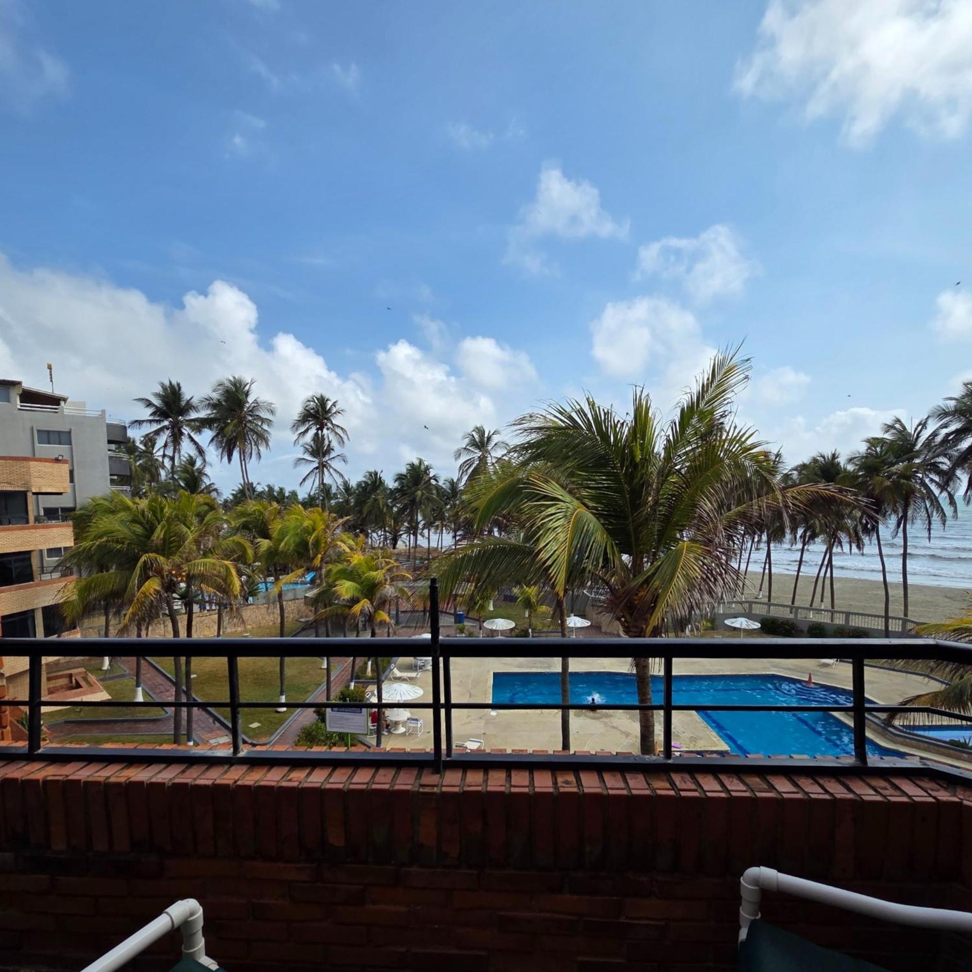 Tucacas, Frente Al Mar, Balcon, Piscina Y Playa Privada Apartment Bagian luar foto